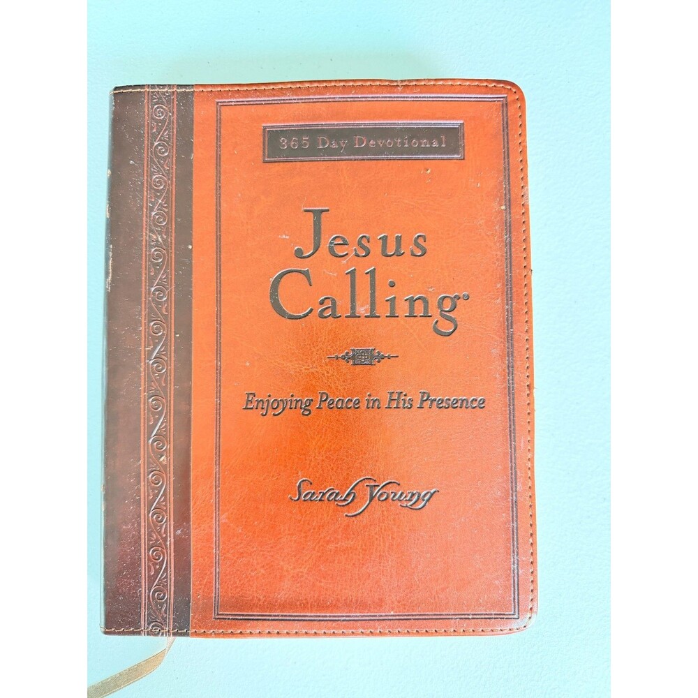 Jesus Calling : Enjoying Peace in His Presence by Sarah Young